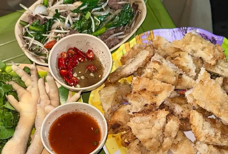 Quán phở rán cây si
