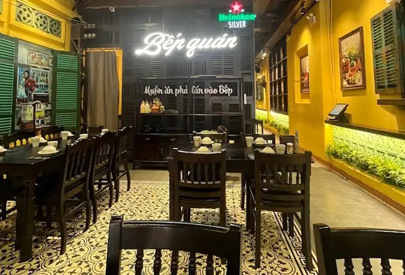 Không gian Bếp Quán Trung Hòa