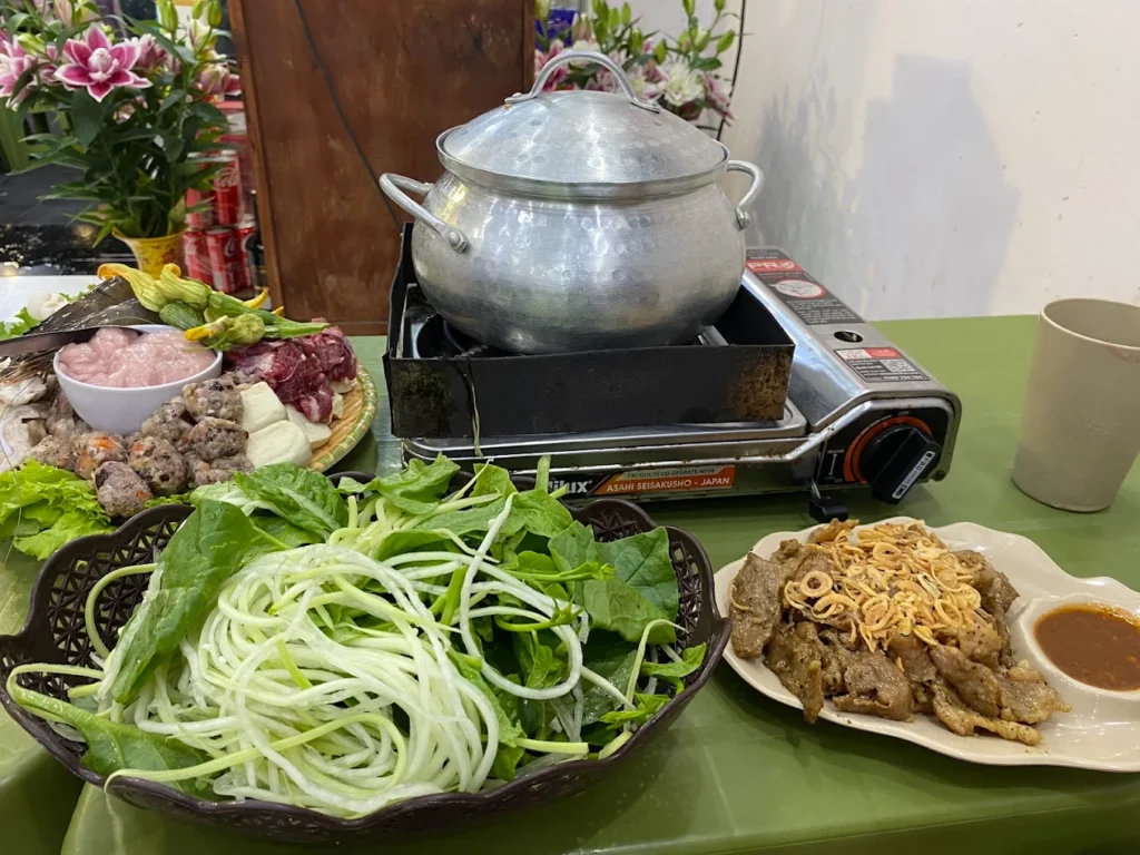 lau bau tom tran khat chan 1