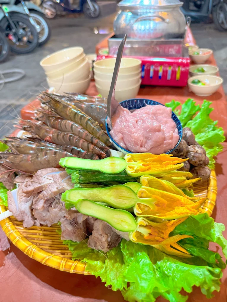 lau bau tom tran khat chan 2