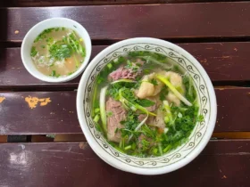 Phở Ngọc Vượng Vũ Phạm Hàm: Hành trình 30 năm gìn giữ truyền thống làng Vân Cù