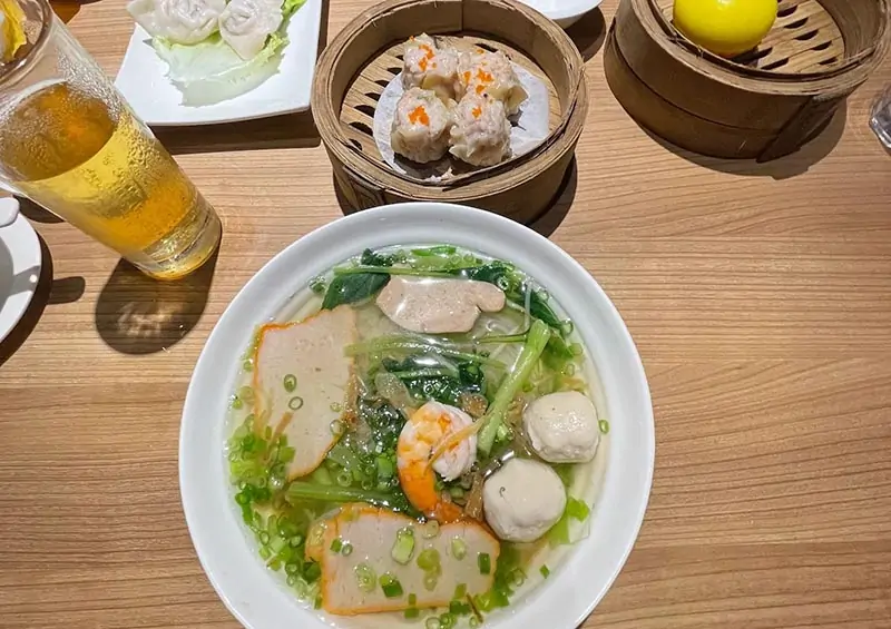 Đội ngũ nhân viên tại Dim Sum Corner Trung Hòa