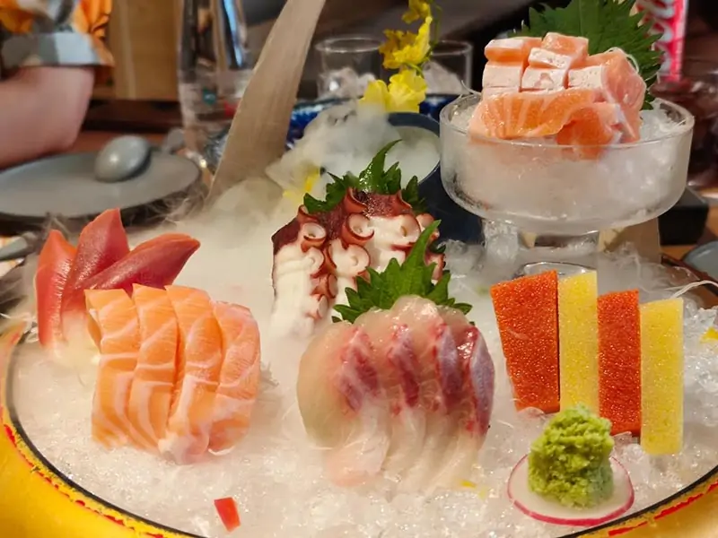 Sashimi và Hải Sản Tươi Sống