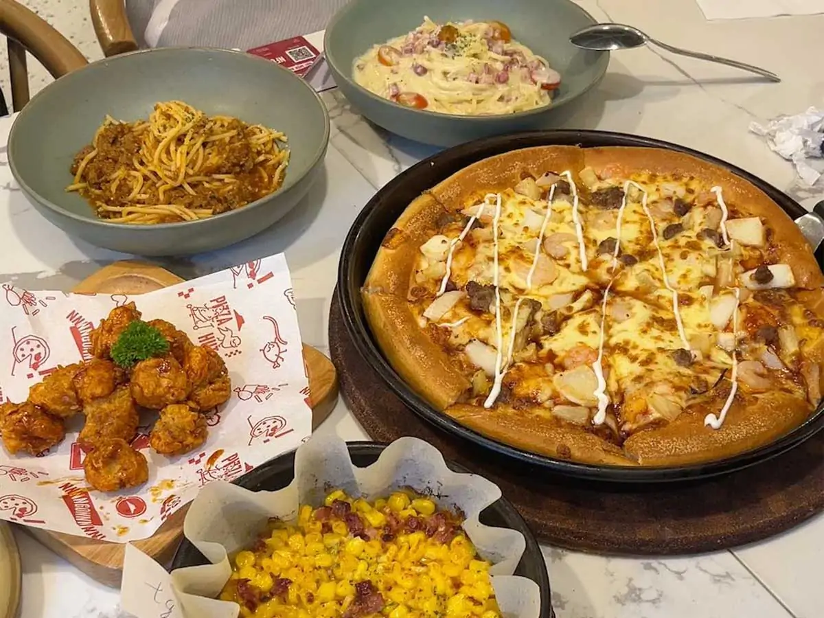 Pizza Hut Trung Hòa: Trải Nghiệm Thực Tế Từ "Signature Store" Giữa Lòng Cầu Giấy